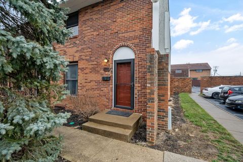 Tiny photo for 1904 Willoway Circle S, Columbus, OH 43220 (MLS # 226000709)