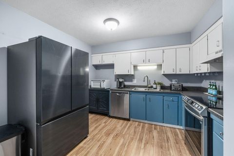 Tiny photo for 1904 Willoway Circle S, Columbus, OH 43220 (MLS # 226000709)