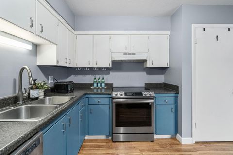 Tiny photo for 1904 Willoway Circle S, Columbus, OH 43220 (MLS # 226000709)