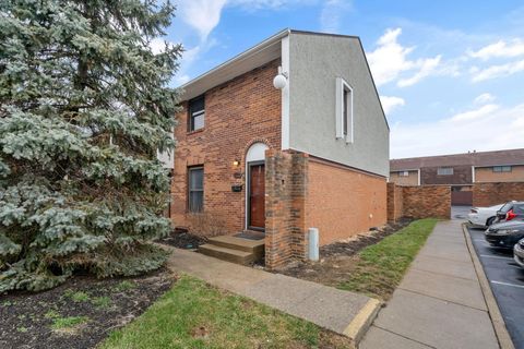 Tiny photo for 1904 Willoway Circle S, Columbus, OH 43220 (MLS # 226000709)