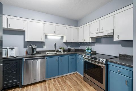 Tiny photo for 1904 Willoway Circle S, Columbus, OH 43220 (MLS # 226000709)