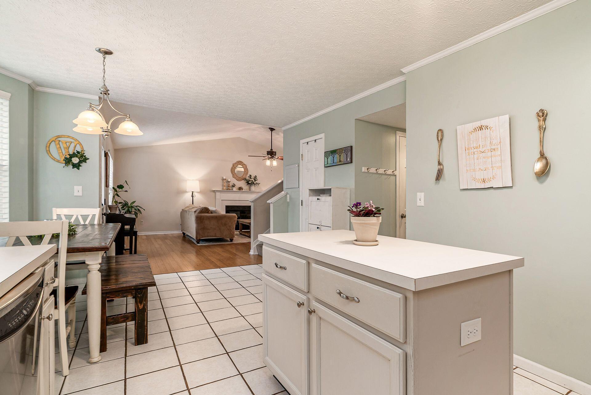 5062 Hilliard Green Drive, Hilliard, Ohio image 7