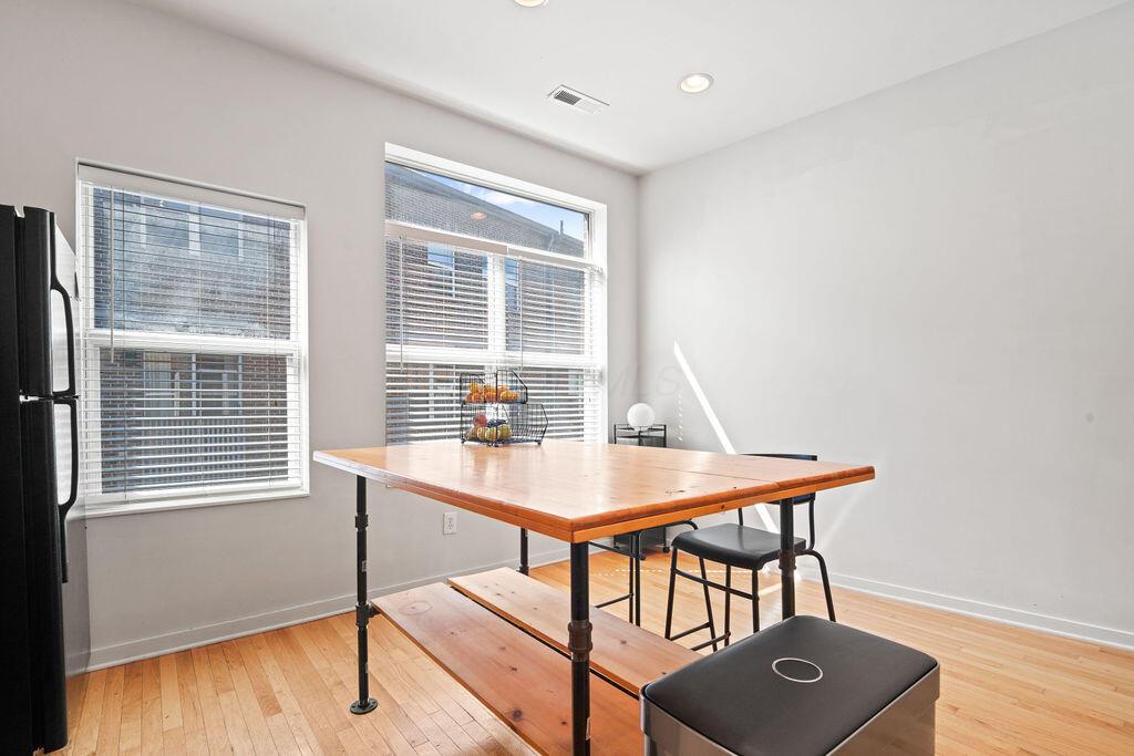 Columbus, Ohio 43206, United States, 2 Bedrooms Bedrooms, ,3 BathroomsBathrooms,Residential,Active,203190