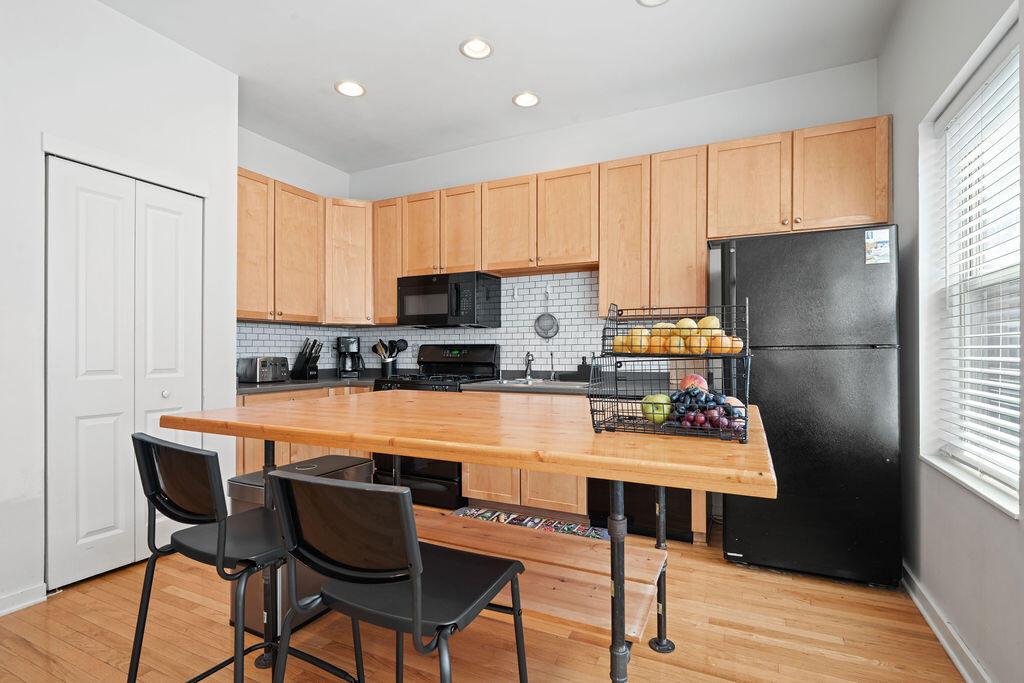 Columbus, Ohio 43206, United States, 2 Bedrooms Bedrooms, ,3 BathroomsBathrooms,Residential,Active,203190