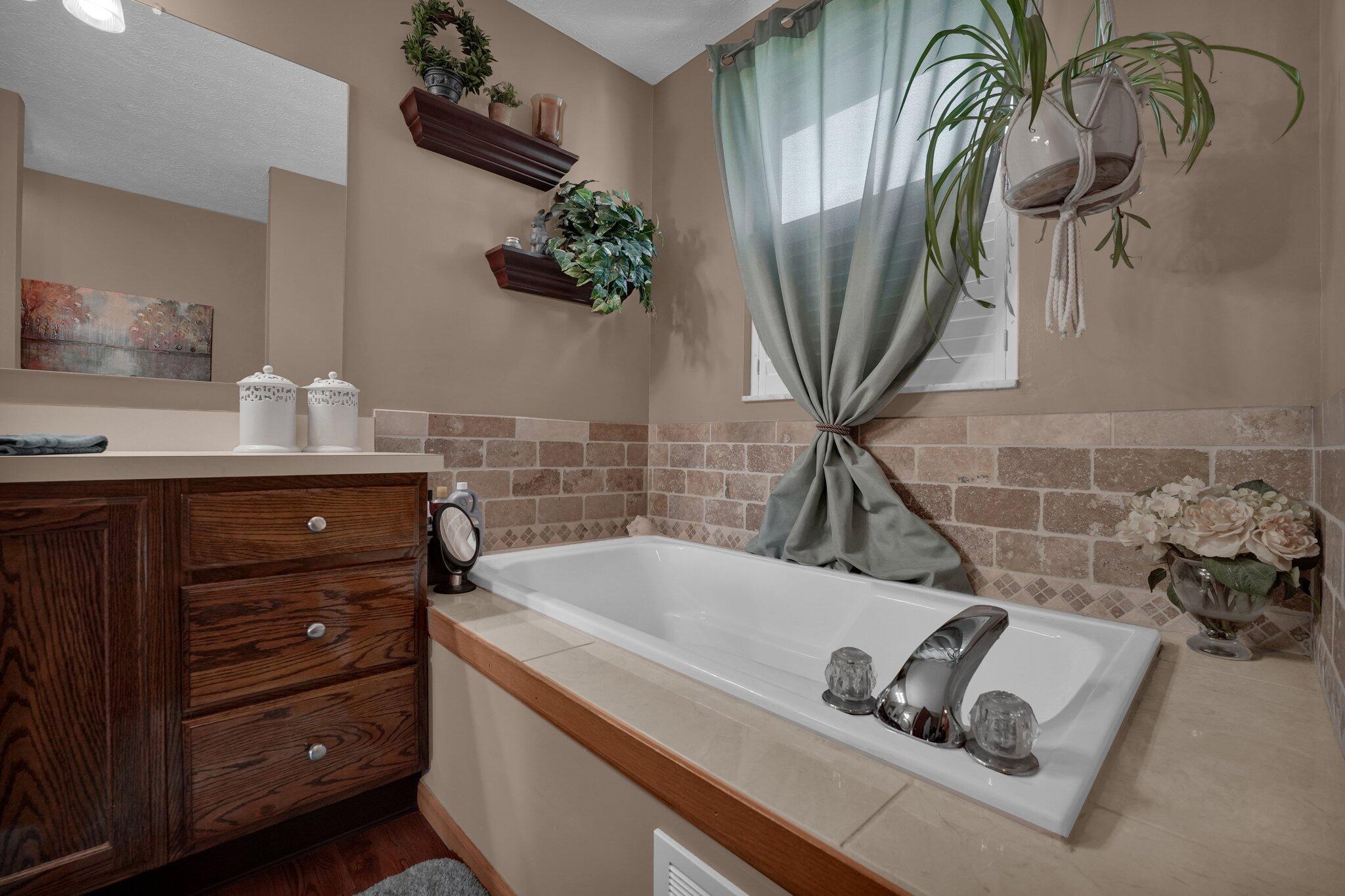 2977 Lake Hollow Road, Hilliard, Ohio image 26