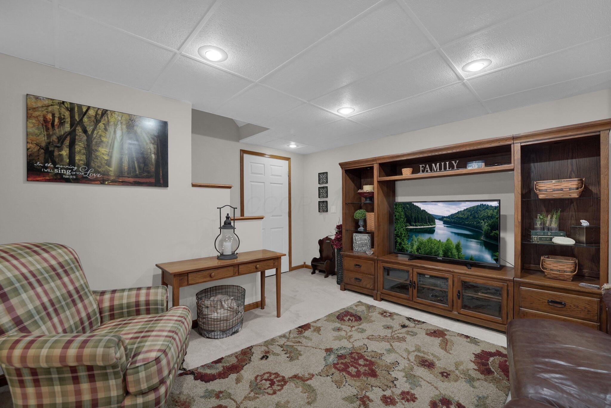 2977 Lake Hollow Road, Hilliard, Ohio image 19