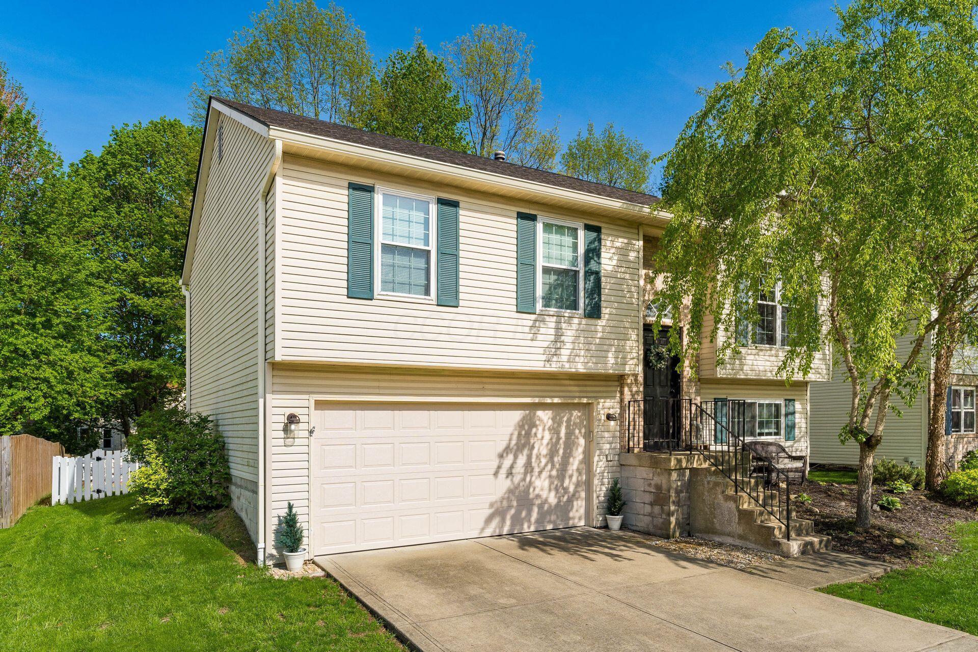 418 Broadview Court, Pataskala, Ohio image 1
