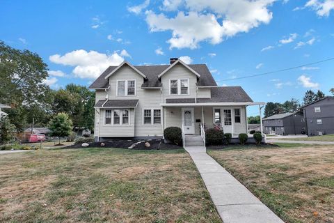 Photo of 915 W Main Street, Newark, OH 43055 (MLS # 225035518)
