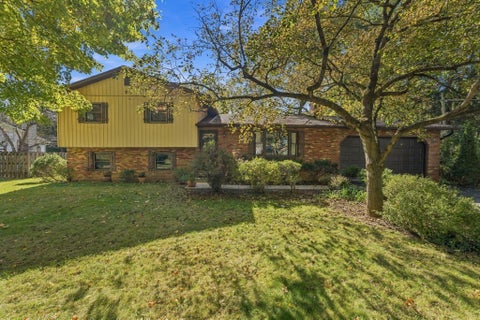Photo of 2135 Lane Road, Columbus, OH 43220 (MLS # 226040654)