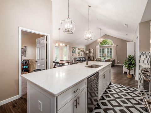 Tiny photo for 6011 Warbling Lane 33 #33, Westerville, OH 43081 (MLS # 225041086)