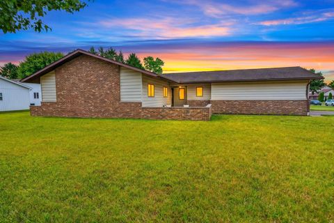 Photo of 367 Lawnwood Drive, Circleville, OH 43113 (MLS # 226025717)