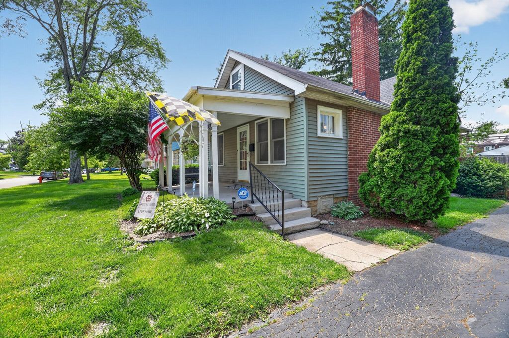Photo of 707 S Broadleigh Road, Columbus, OH 43209 (MLS # 226017836)