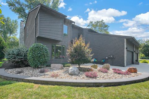 Photo of 2545 W Choctaw Drive, London, OH 43140 (MLS # 225035932) Photo of 2545 W Choctaw Drive, London, OH 43140 (MLS # 225035932)