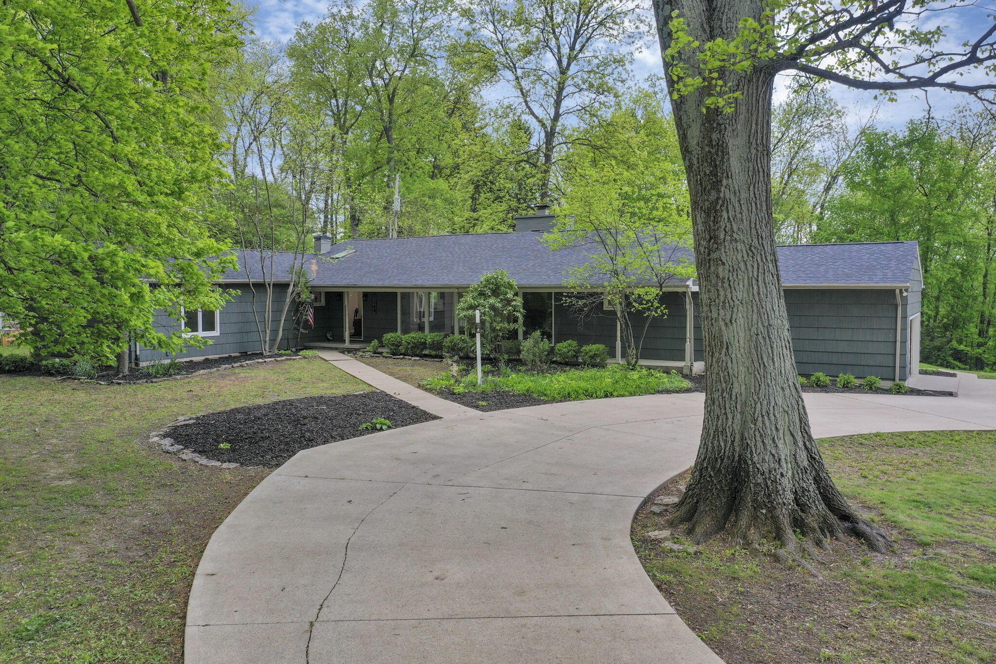 1364 Longwood Drive, Lancaster, Ohio image 2