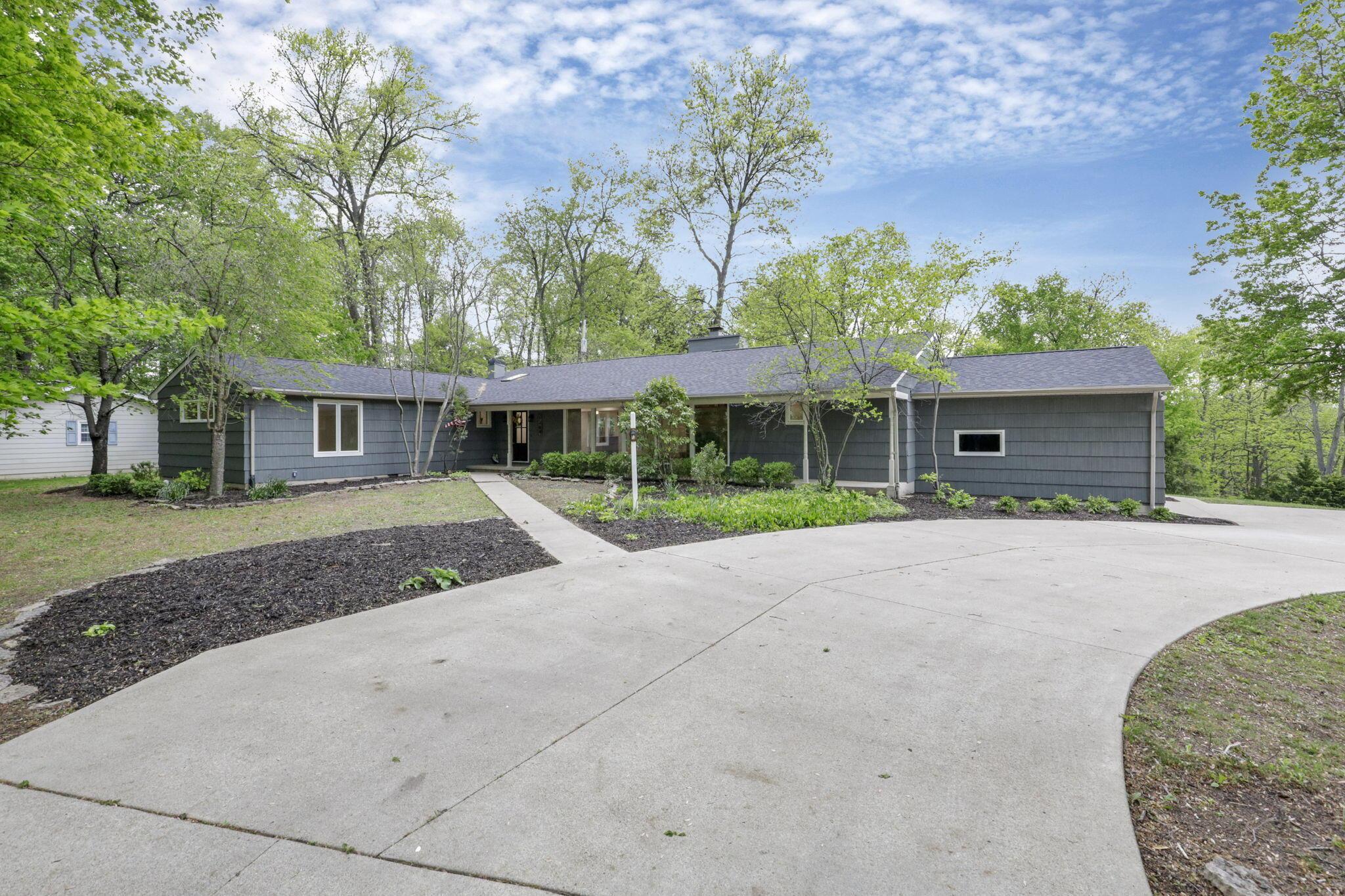 1364 Longwood Drive, Lancaster, Ohio image 1