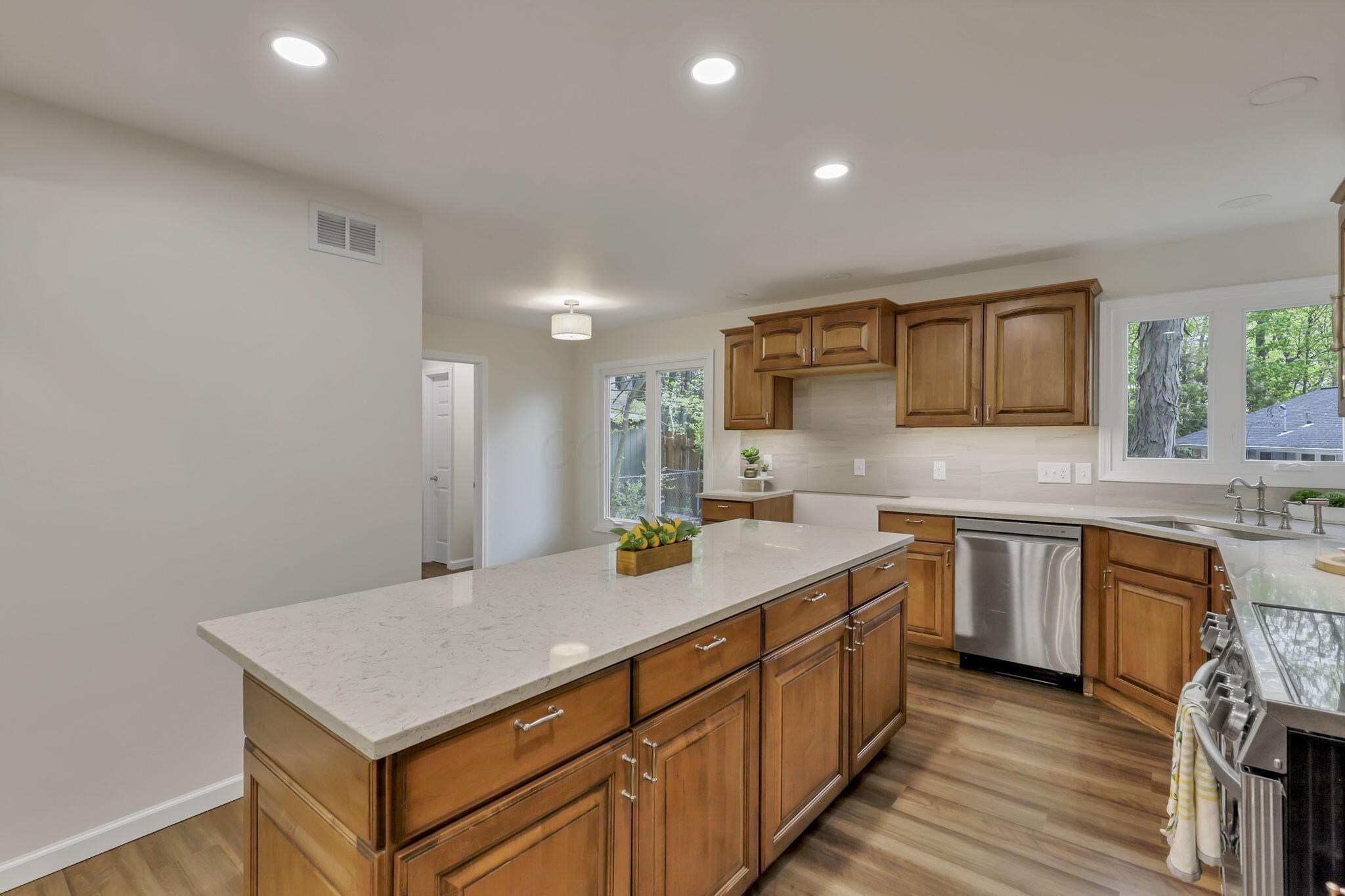 1364 Longwood Drive, Lancaster, Ohio image 12