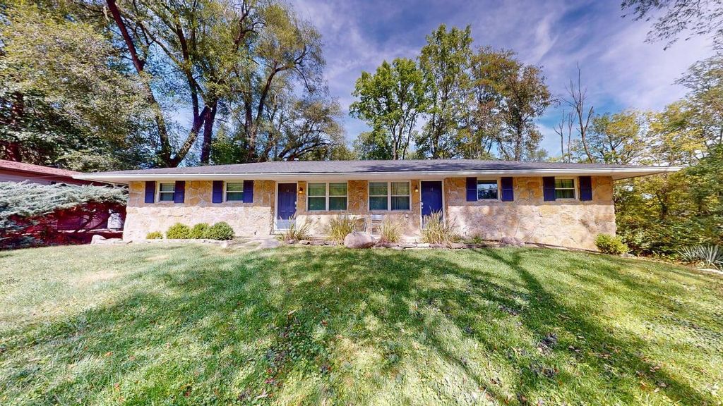 Photo of 32 Marion Street, Dublin, OH 43017 (MLS # 225044368)