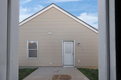 Tiny photo for 464 Assembly Street 53 #53, Galloway, OH 43119 (MLS # 225040567)