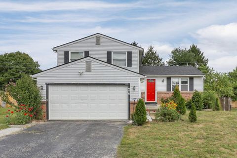 Photo of 926 Hilton Drive, Reynoldsburg, OH 43068 (MLS # 225035466)