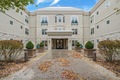 Photo of 5735 Newbank Circle 303 #303, Dublin, OH 43017 (MLS # 225043305)