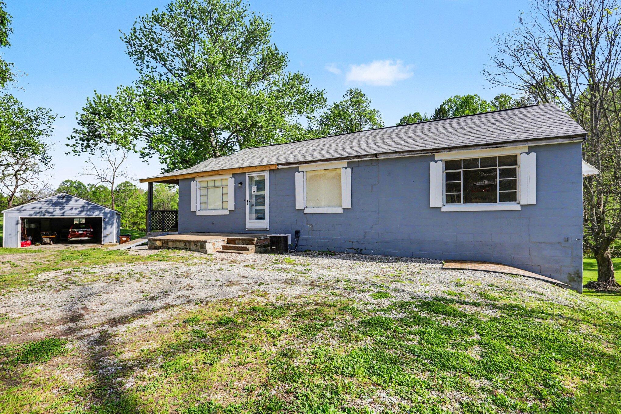 985 Pump Station Road SE