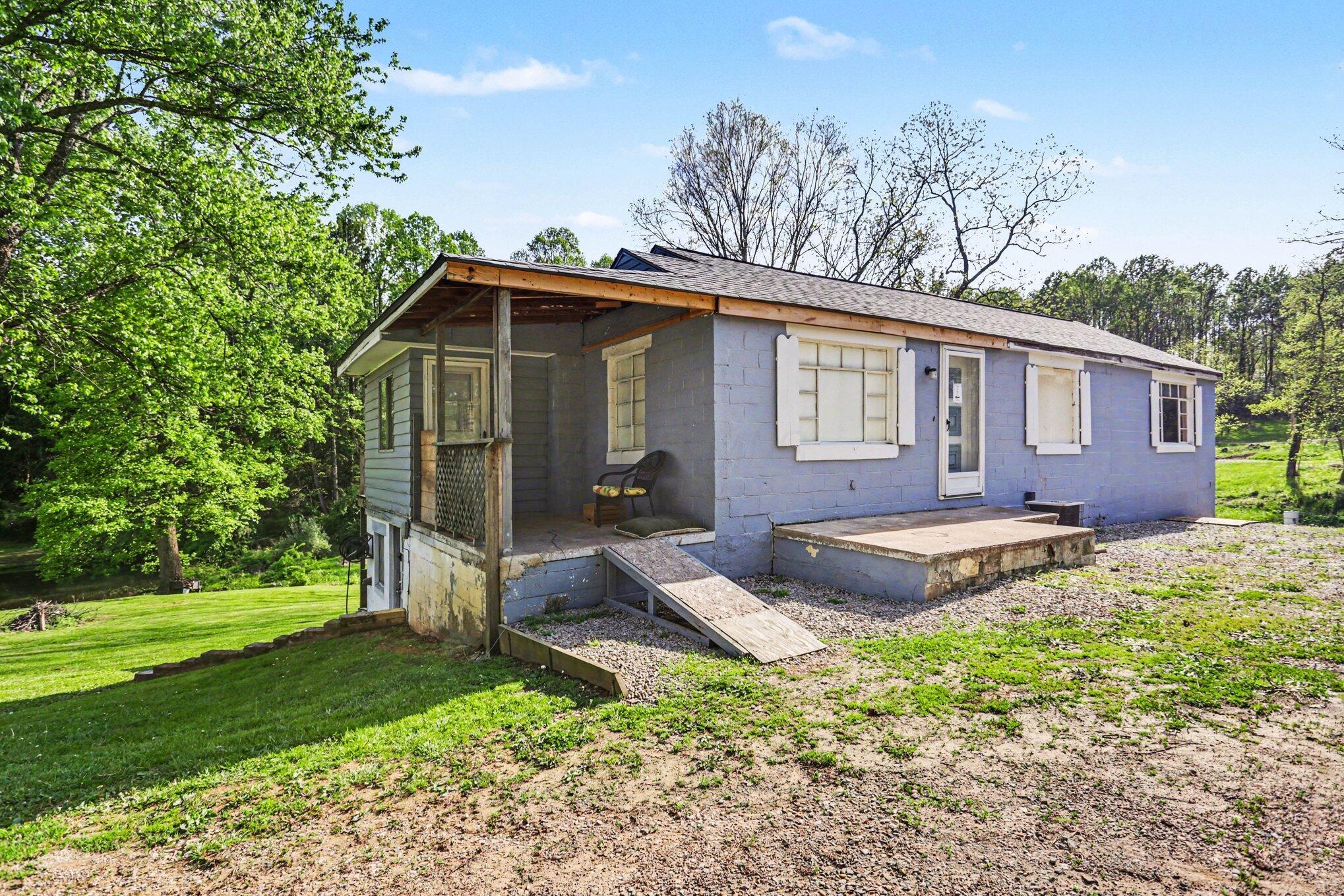 985 Pump Station Road SE