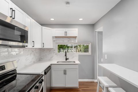 Tiny photo for 2173 N Lexington Avenue, Columbus, OH 43211 (MLS # 225037365)