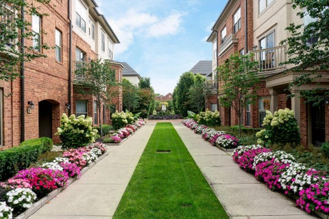 Photo of 24 W Russell Street, Columbus, OH 43215 (MLS # 226036291)