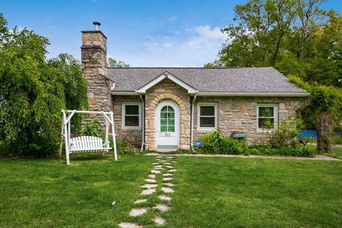 Photo of 512 N Grener Avenue, Columbus, OH 43228 (MLS # 226015848)