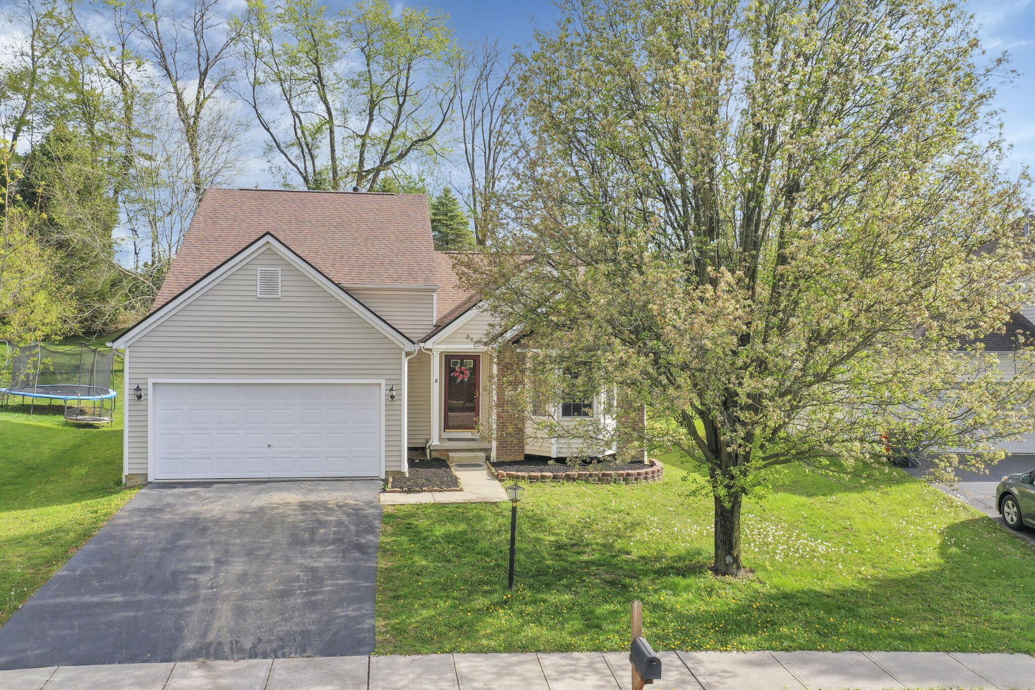 1402 Harold Stewart Parkway, Pataskala, Ohio image 1