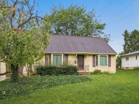 Photo of 1047 Oberlin Drive, Columbus, OH 43221 (MLS # 226034098)
