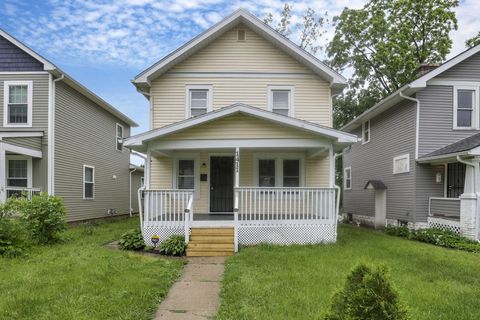 Photo of 1411 Genessee Avenue, Columbus, OH 43211 (MLS # 226018581)