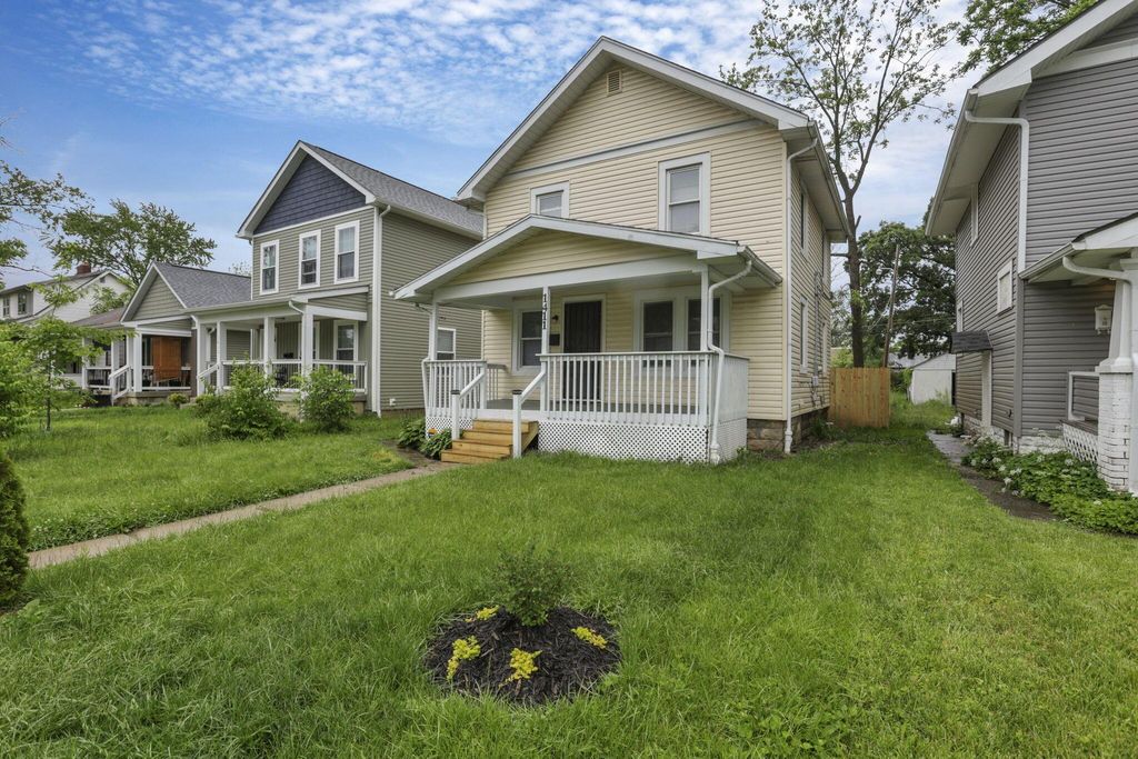 Photo of 1411 Genessee Avenue, Columbus, OH 43211 (MLS # 226018581)