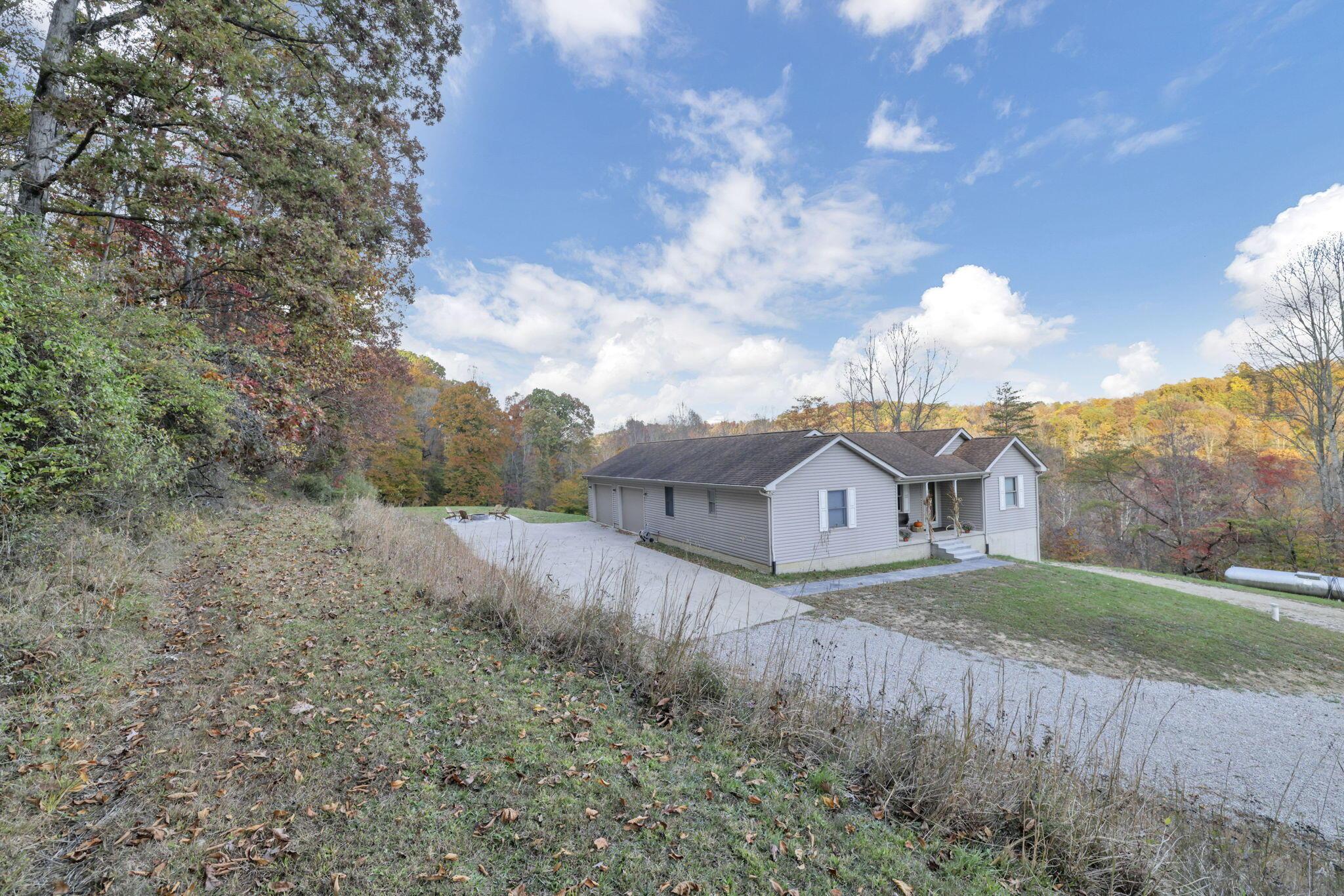 12371 E Buck Run Road, Rockbridge, Ohio image 3