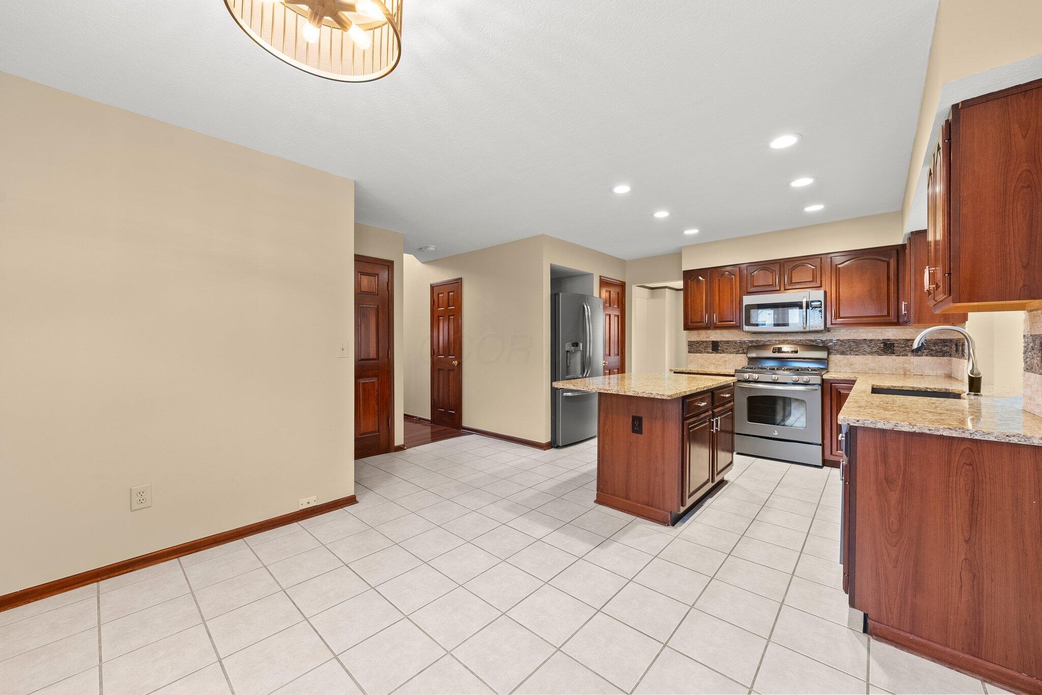4653 Goodman Street, Grove City, Ohio image 16