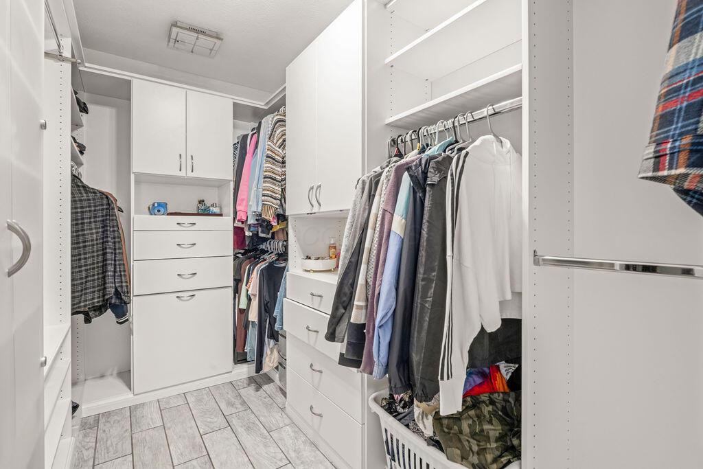 Hilliard, Ohio 43026, United States, 4 Bedrooms Bedrooms, ,3 BathroomsBathrooms,Residential,Contingent,113051