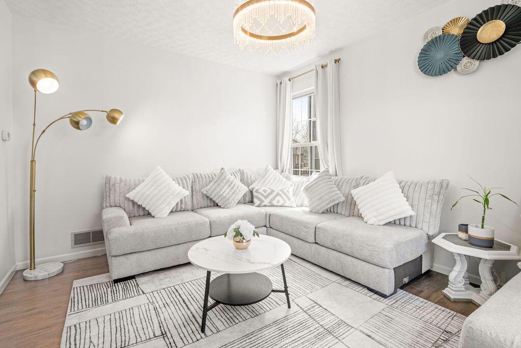 Hilliard, Ohio 43026, United States, 4 Bedrooms Bedrooms, ,3 BathroomsBathrooms,Residential,Contingent,113051