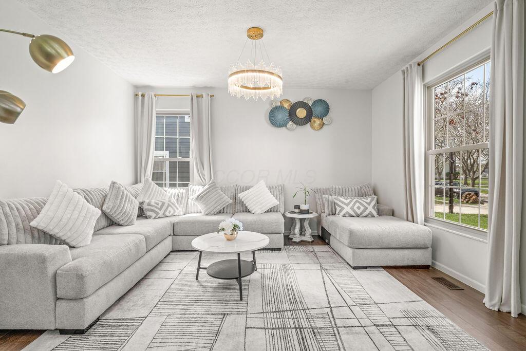 Hilliard, Ohio 43026, United States, 4 Bedrooms Bedrooms, ,3 BathroomsBathrooms,Residential,Contingent,113051