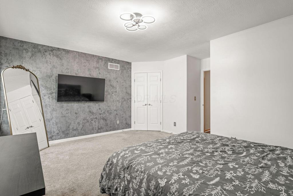 Hilliard, Ohio 43026, United States, 4 Bedrooms Bedrooms, ,3 BathroomsBathrooms,Residential,Contingent,113051