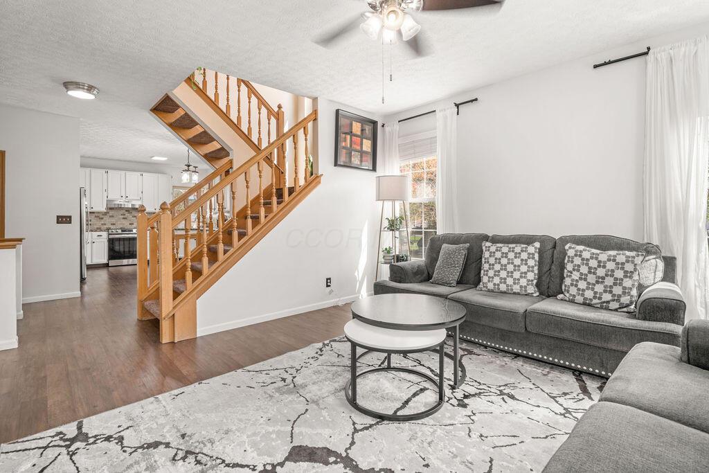 Hilliard, Ohio 43026, United States, 4 Bedrooms Bedrooms, ,3 BathroomsBathrooms,Residential,Contingent,113051