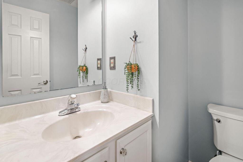 Hilliard, Ohio 43026, United States, 4 Bedrooms Bedrooms, ,3 BathroomsBathrooms,Residential,Contingent,113051