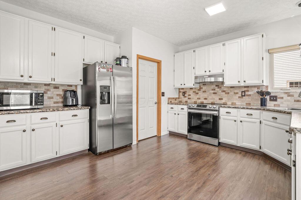 Hilliard, Ohio 43026, United States, 4 Bedrooms Bedrooms, ,3 BathroomsBathrooms,Residential,Contingent,113051