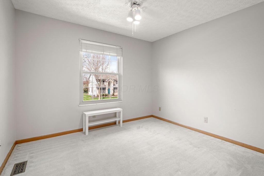 Hilliard, Ohio 43026, United States, 4 Bedrooms Bedrooms, ,3 BathroomsBathrooms,Residential,Contingent,113051