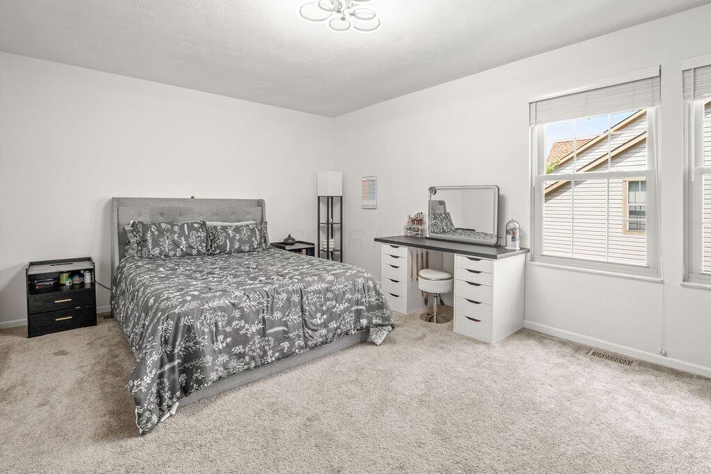 Hilliard, Ohio 43026, United States, 4 Bedrooms Bedrooms, ,3 BathroomsBathrooms,Residential,Contingent,113051