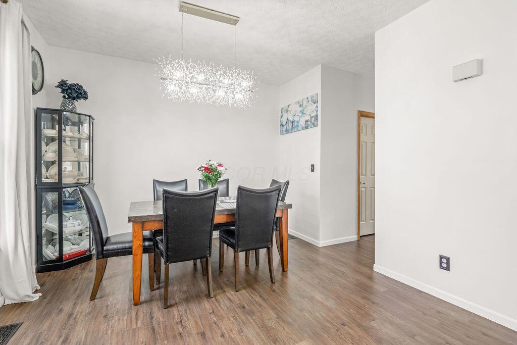 Hilliard, Ohio 43026, United States, 4 Bedrooms Bedrooms, ,3 BathroomsBathrooms,Residential,Contingent,113051