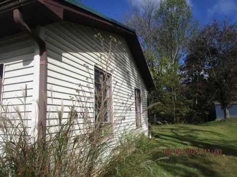 Tiny photo for 950 Federal Road, Little Hocking, OH 45742 (MLS # 225039643)