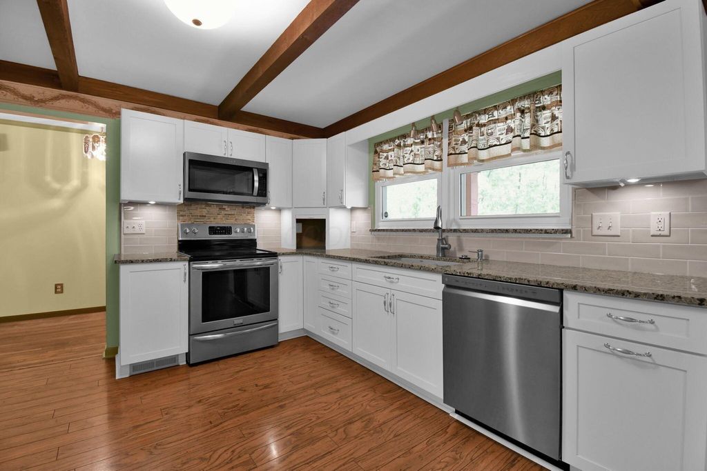 Photo of 102 Whirlaway Loop SW, Pataskala, OH 43062 (MLS # 226014530)
