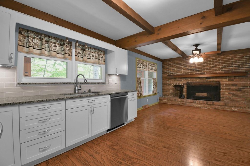 Photo of 102 Whirlaway Loop SW, Pataskala, OH 43062 (MLS # 226014530)
