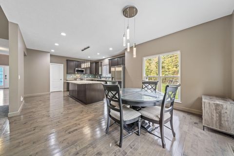Tiny photo for 465 Hawking Drive, Galena, OH 43021 (MLS # 225039571)