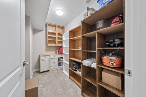 Tiny photo for 465 Hawking Drive, Galena, OH 43021 (MLS # 225039571)